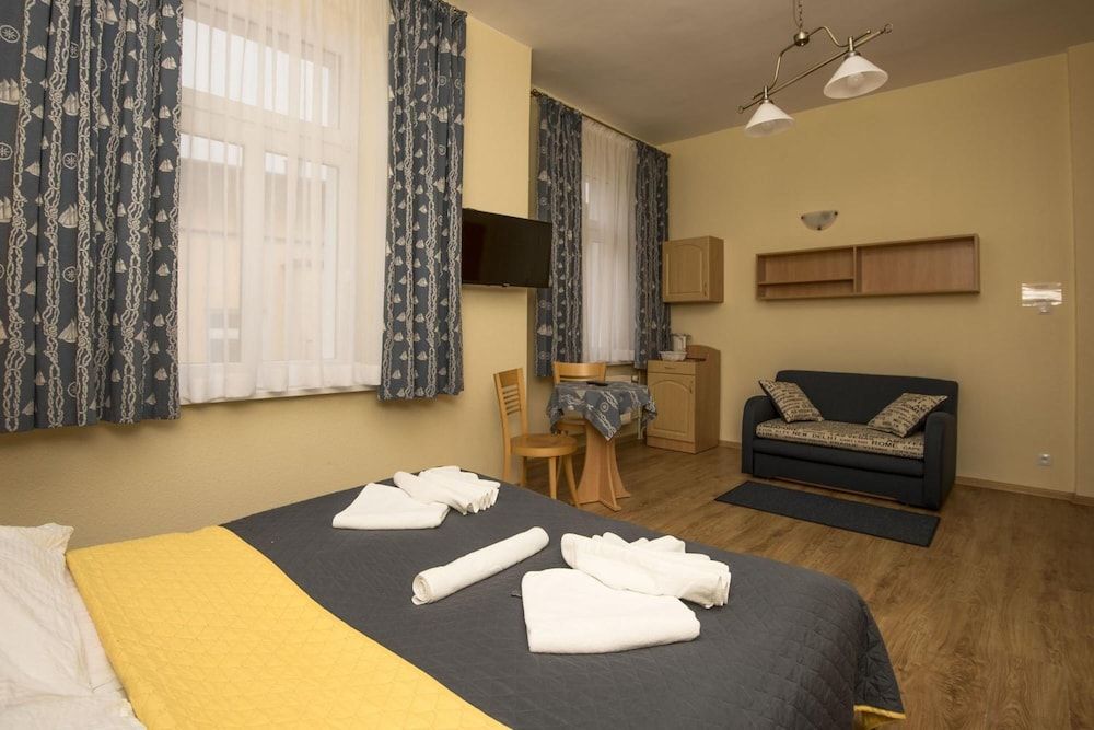 Villa Casteria Standard Triple Room 4