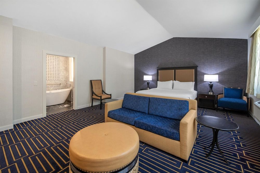 undefined Best Western Plus Palm Court Hotel 5