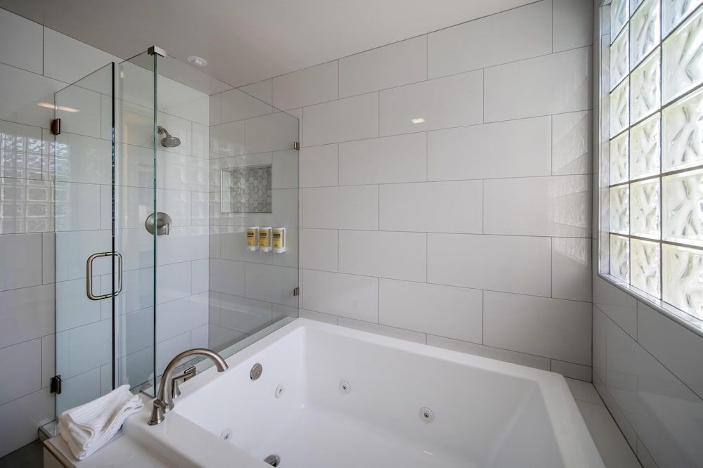 undefined Best Western Plus Palm Court Hotel 9