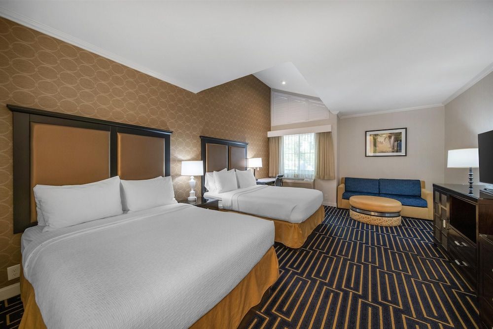 undefined Best Western Plus Palm Court Hotel 4