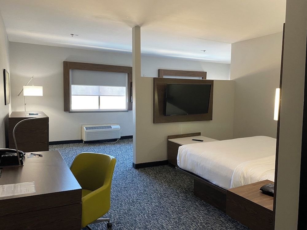 Suite, 1 Queen Bed, Accessible, Non Smoking