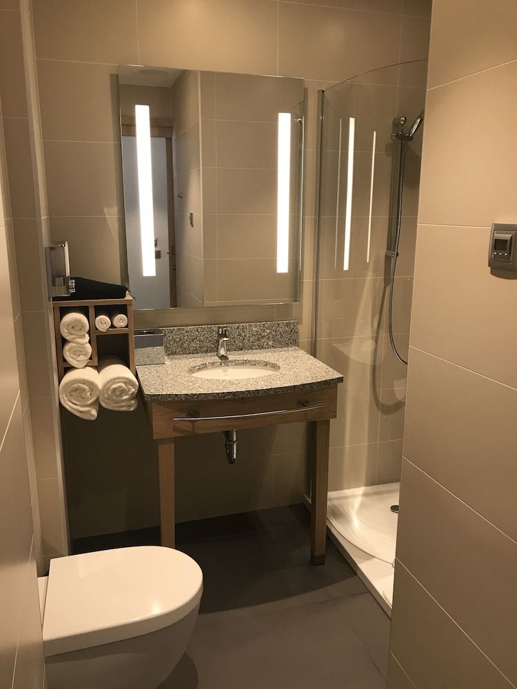 Hampton by Hilton Gdansk Old Town Twin Room 4