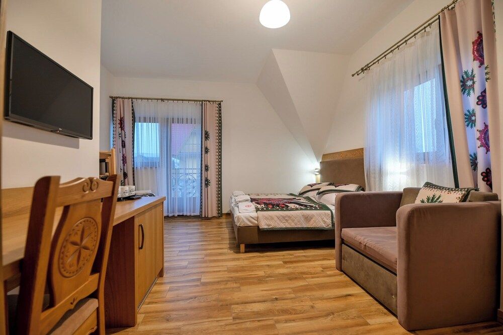 Pod Tatrami Deluxe Triple Room 4