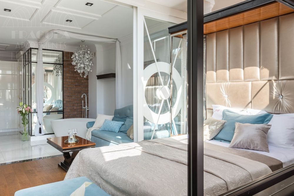Superior Suite, 1 Double Bed, Bathtub (Pilsudskiego 11 Street)