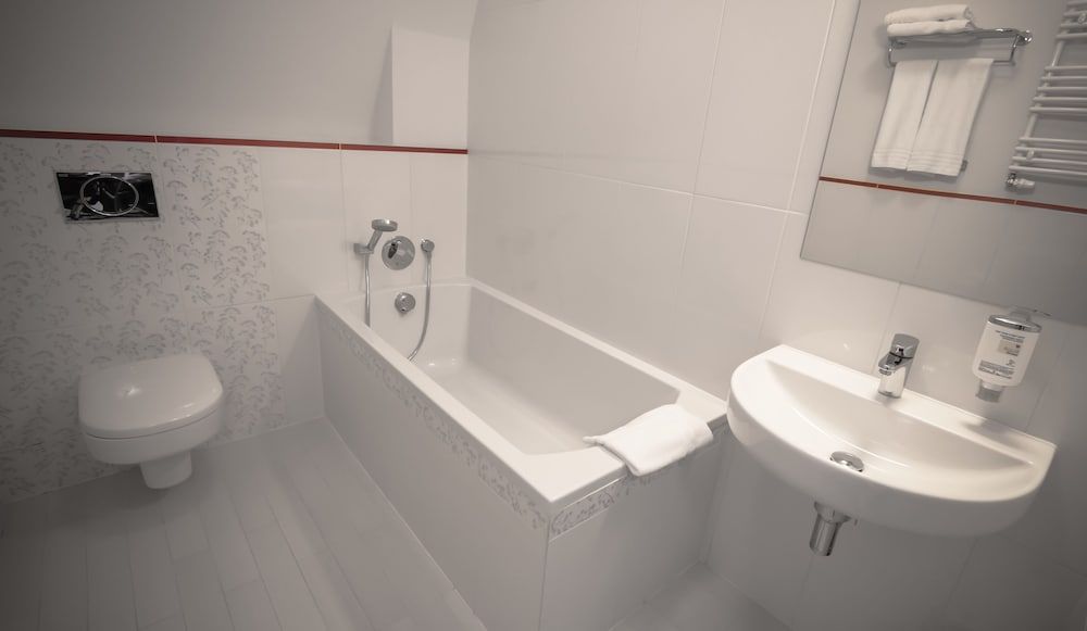 Wieniawa Spa & Wellness Classic Double Room 6