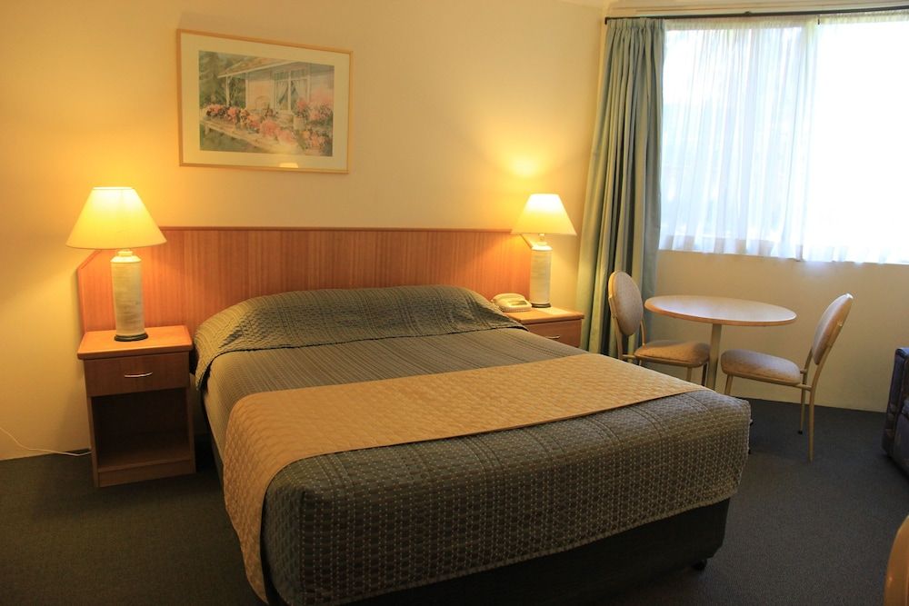 Charbonnier Motor Inn Standard Queen Room (Budget Double) 2