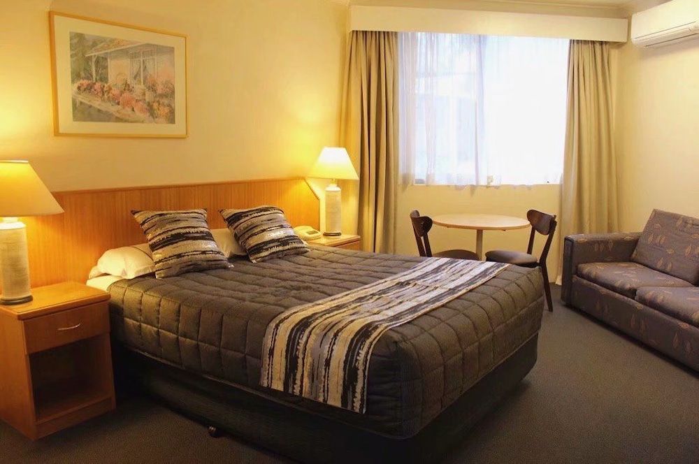 Charbonnier Motor Inn Standard Queen Room (Budget Double) 5