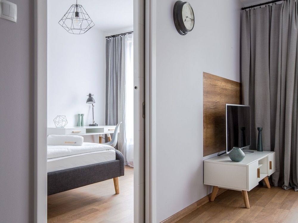 Emihouse CityVibe Apartments Junior Apartment, 1 Bedroom, Balcony 4