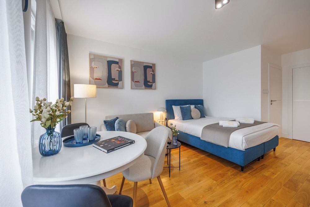 City Studio Suite, 1 Queen Bed with Sofa bed