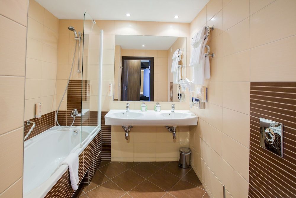 Qubus Hotel Lodz Double Room, 1 Queen Bed 4