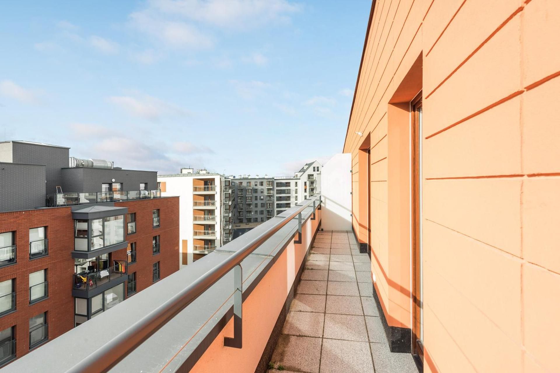 Comfort One-Bedroom Apartment with Balcony (parking)