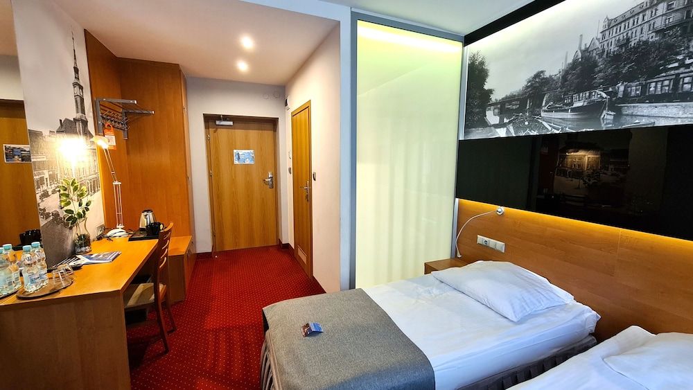 Hotel Malinowski Economy Standard Twin Room 2