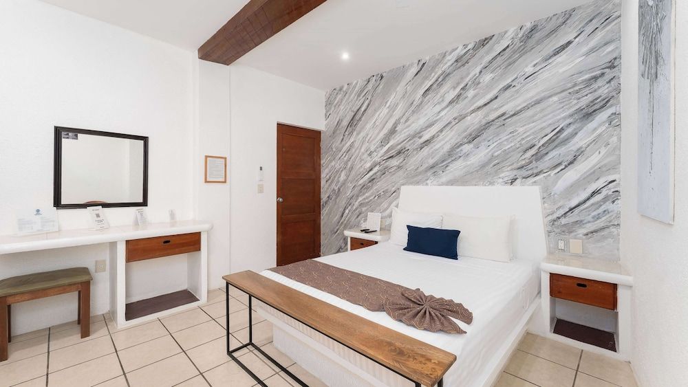 Suite, 1 Queen Bed, Non Smoking (Mountain View)