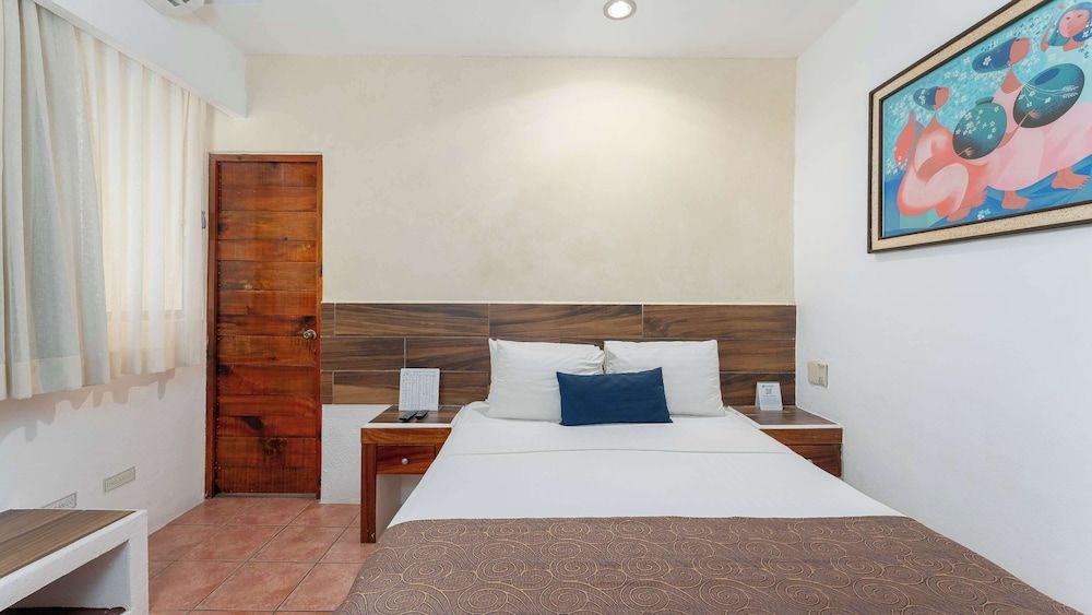 Best Western Posada Chahue Standard Room, 1 Queen Bed, Non Smoking (City View)