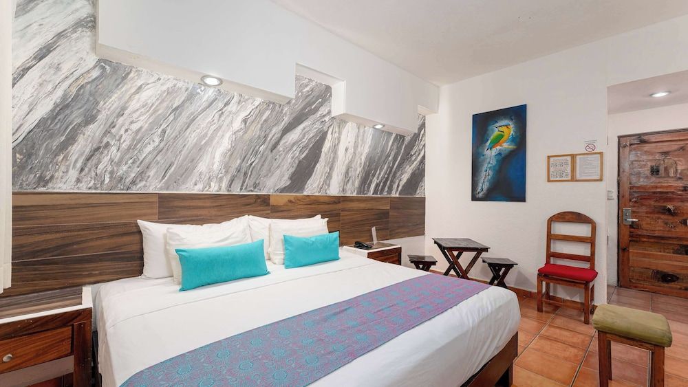 Best Western Posada Chahue Standard Room, 1 King Bed, Non Smoking (Mountain View) 4