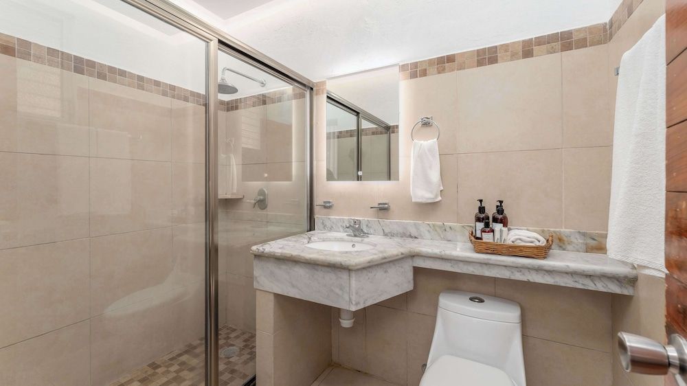 Best Western Posada Chahue Standard Room, 1 King Bed, Non Smoking (Mountain View) 9