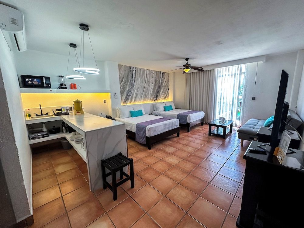 Suite, 2 Double Beds, Non Smoking, Kitchenette (City View)