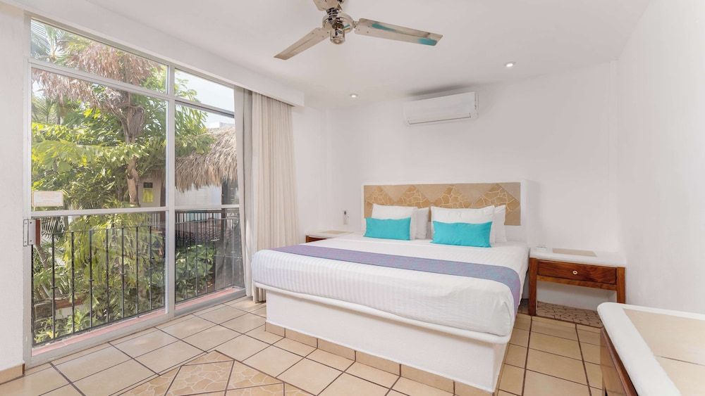 Suite, Multiple Beds, Non Smoking, Kitchenette (City View)