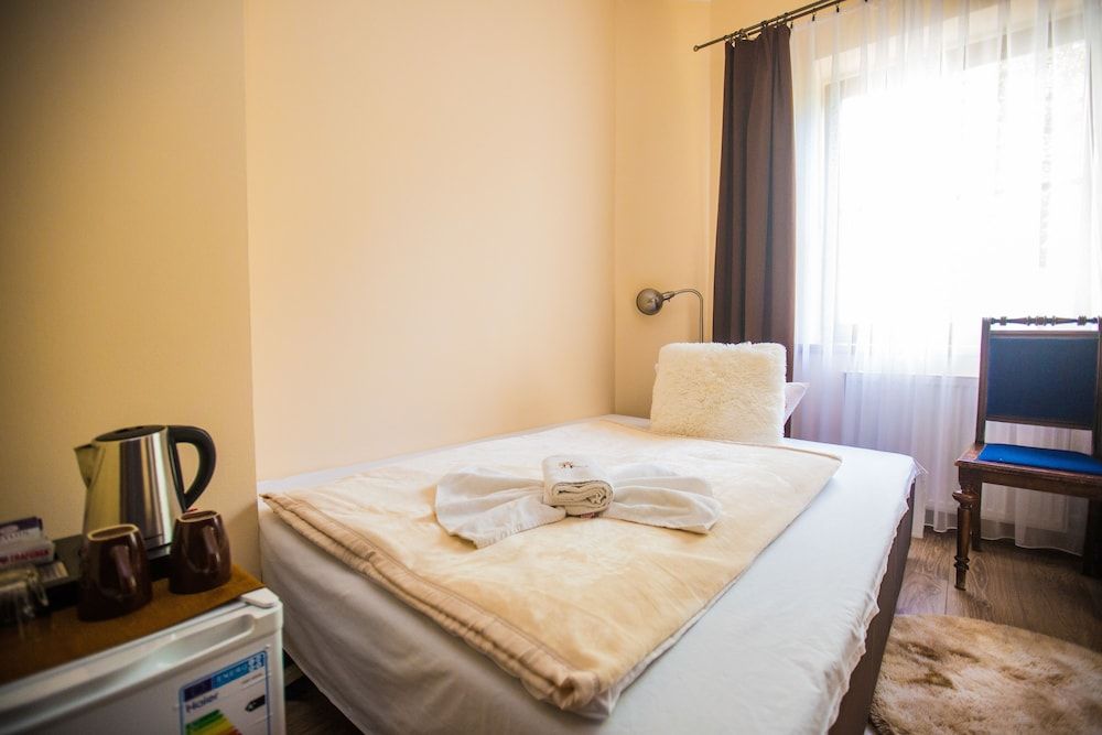 Single Room, Private Bathroom