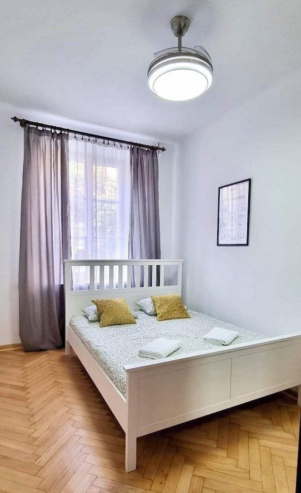 undefined AAA STAY Castle Square Old Town 10