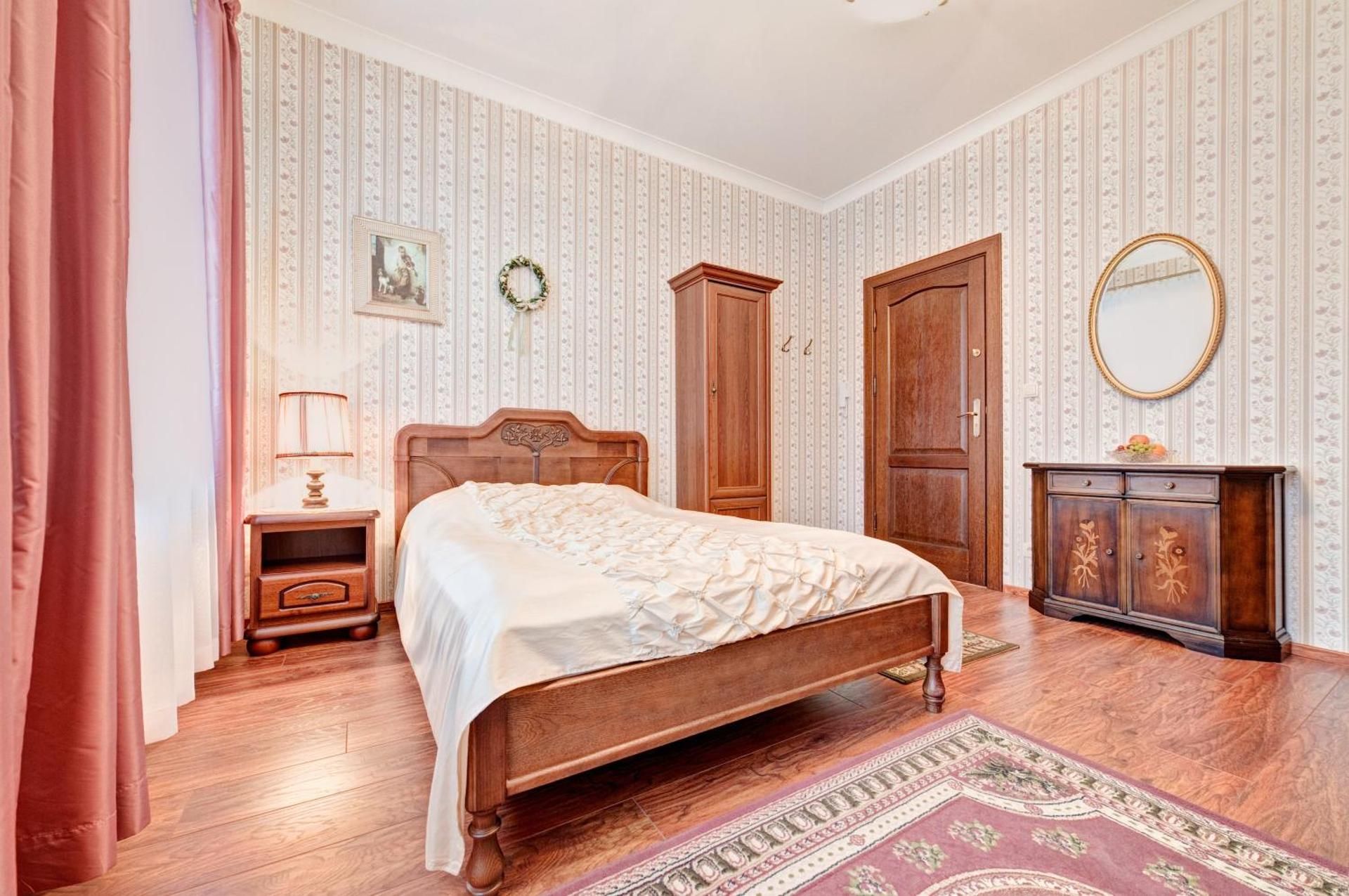 Deluxe Apartment (1 Adults)