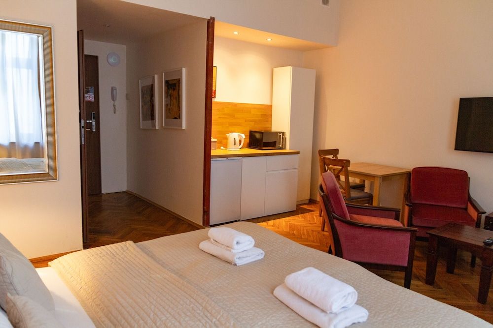 Lounge Apartments Basic Studio, Kitchenette 9