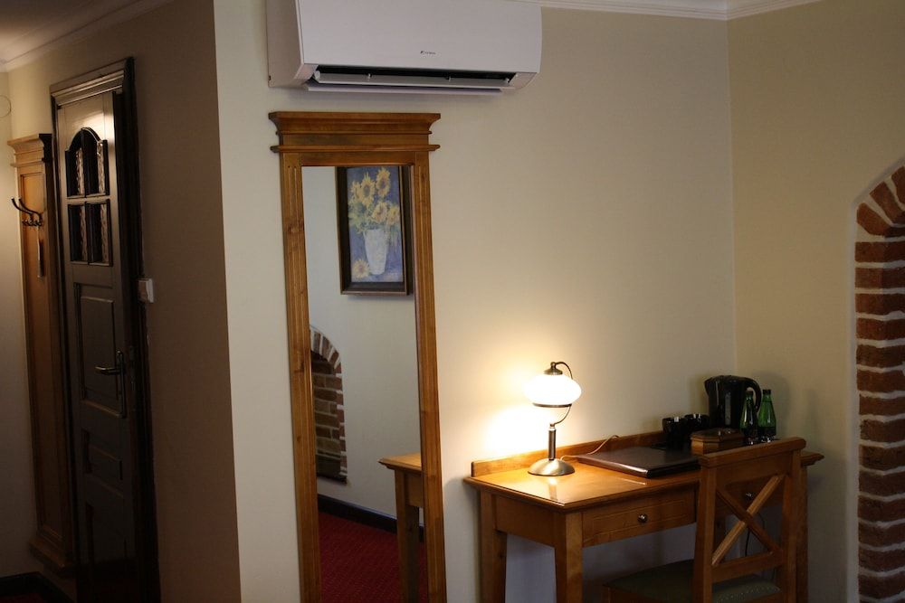 Hotel Petite Fleur - Adults only Superior Twin Room, 1 Bedroom, Private Bathroom, City View (Air conditioning) 4