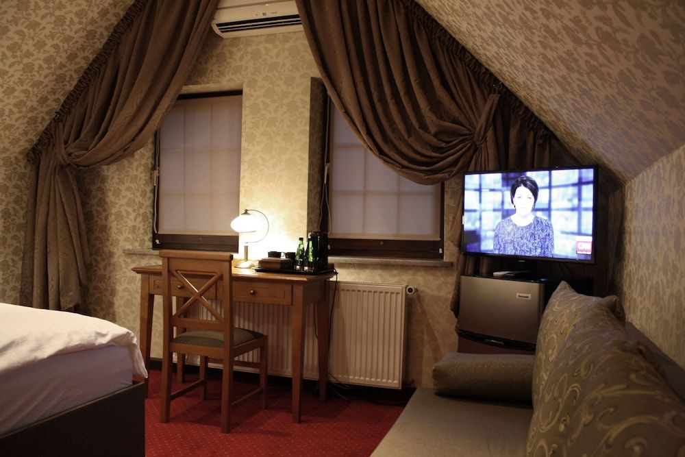 Hotel Petite Fleur - Adults only Superior Triple Room, 1 King Bed with Sofa bed, Private Bathroom, City View (Air conditioning) 4