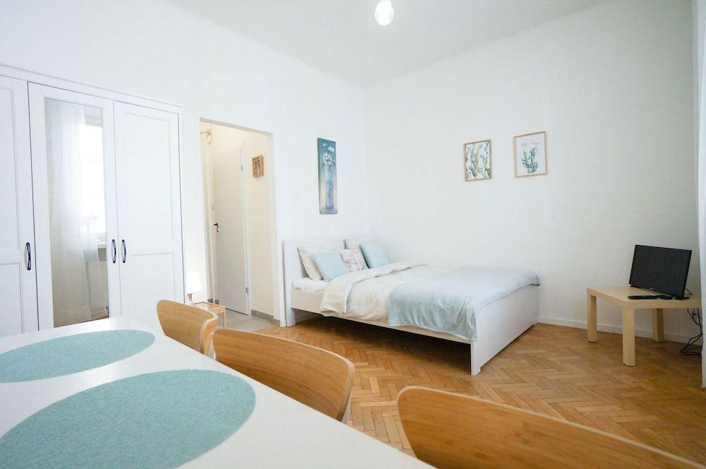 undefined AAA STAY Market Square Old Town 4