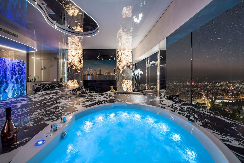 Apartments in Sky Tower with Bathtub near the window Dubai Apartment with a hot tub and sauna 5