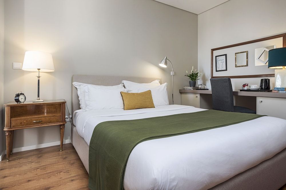 B The Guest Downtown Superior Double Room 15