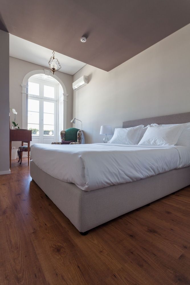 B The Guest Downtown Superior Double Room 2