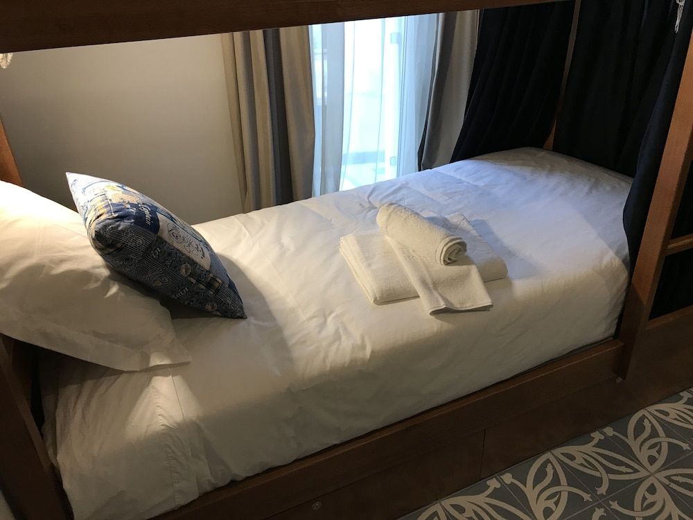 Royal Beach Hostel & Suites Shared Dormitory 15