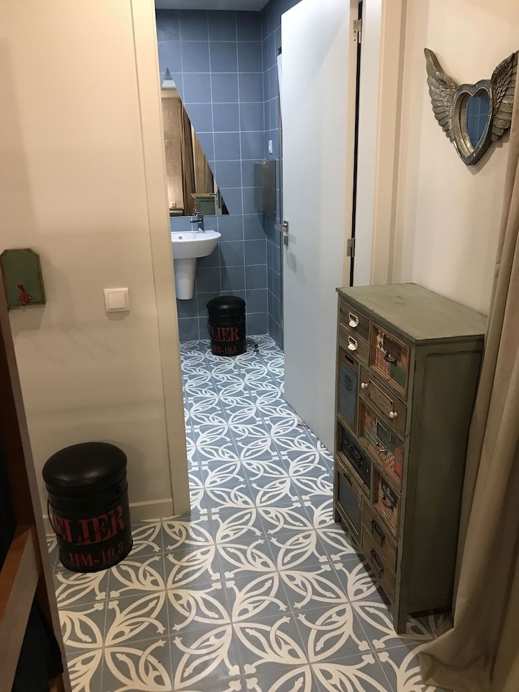 Royal Beach Hostel & Suites Shared Dormitory 18