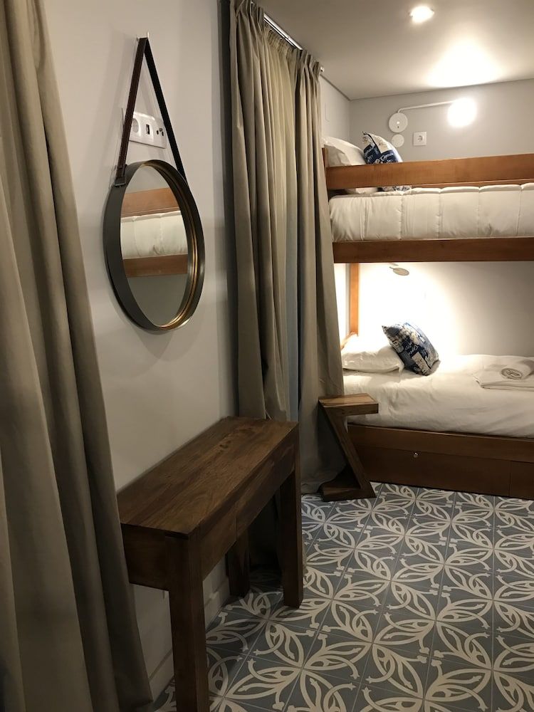 Royal Beach Hostel & Suites Shared Dormitory 8