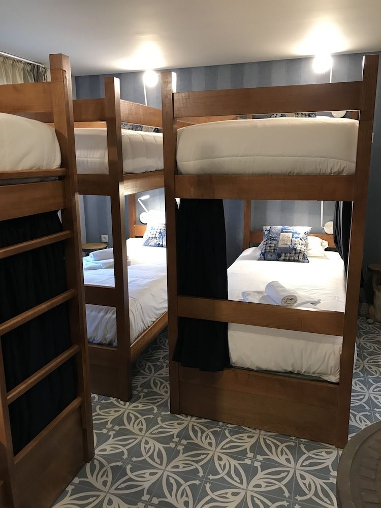 Royal Beach Hostel & Suites Shared Dormitory 3