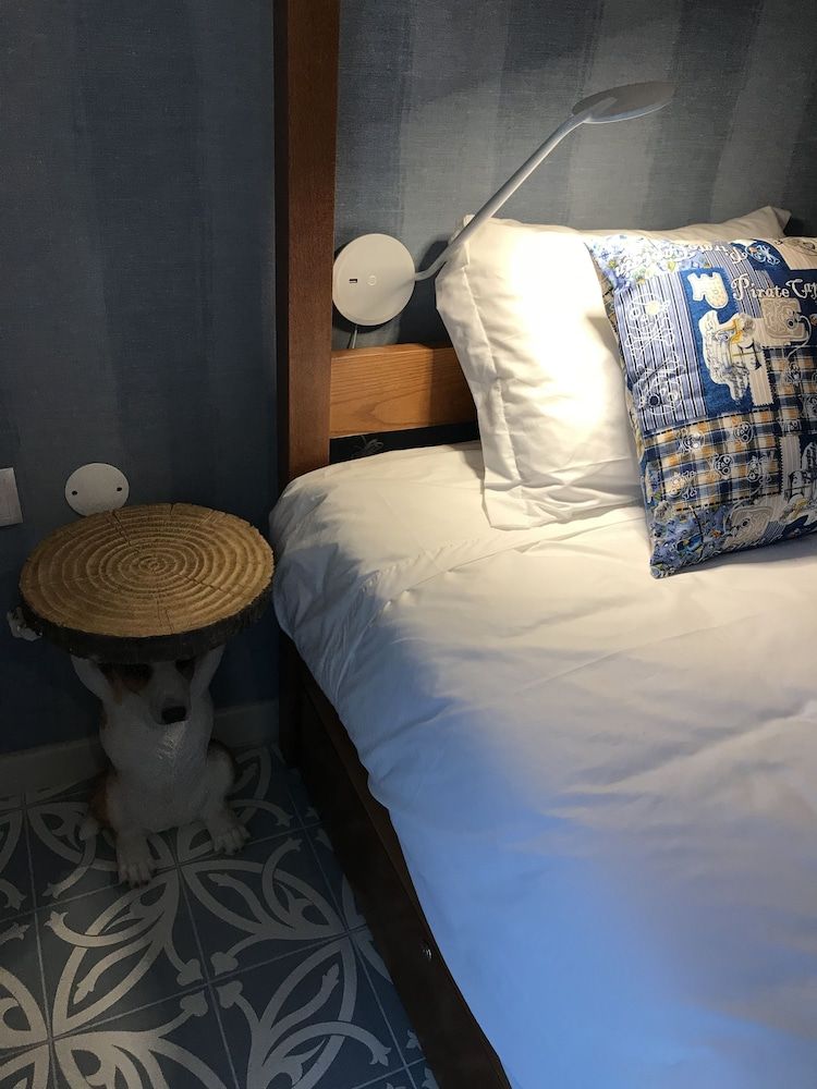 Royal Beach Hostel & Suites Shared Dormitory 11