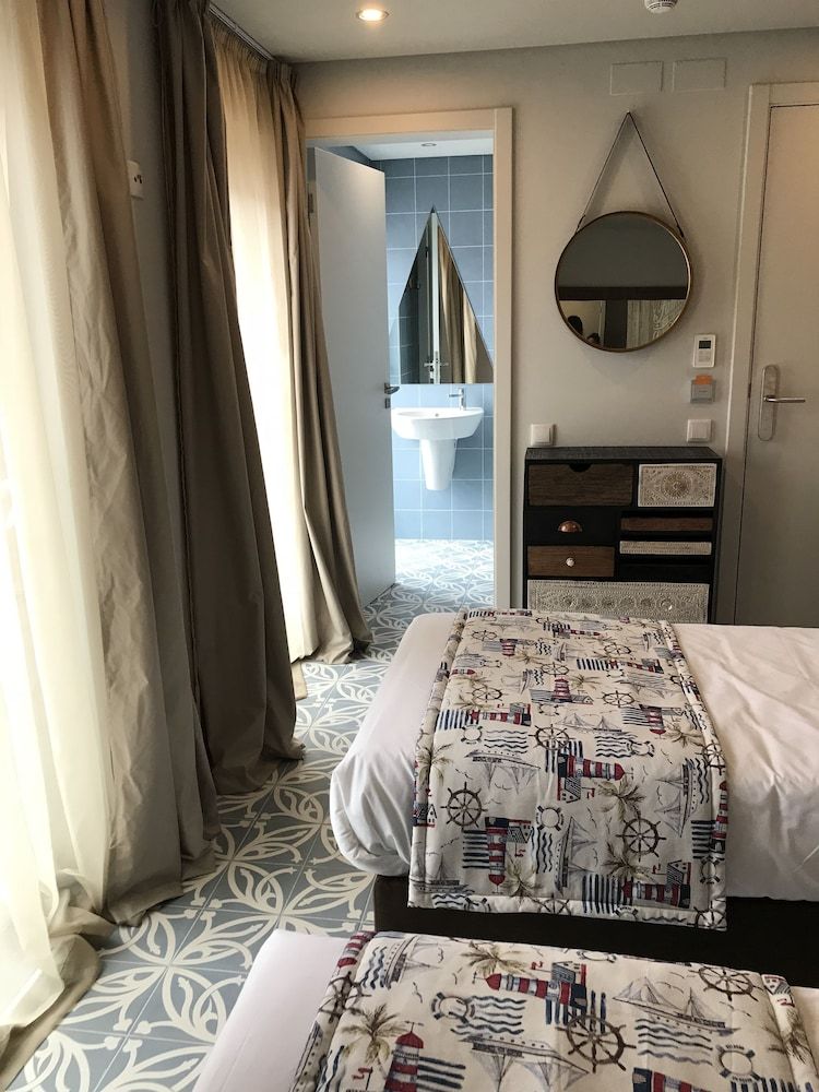 Royal Beach Hostel & Suites Suite 12