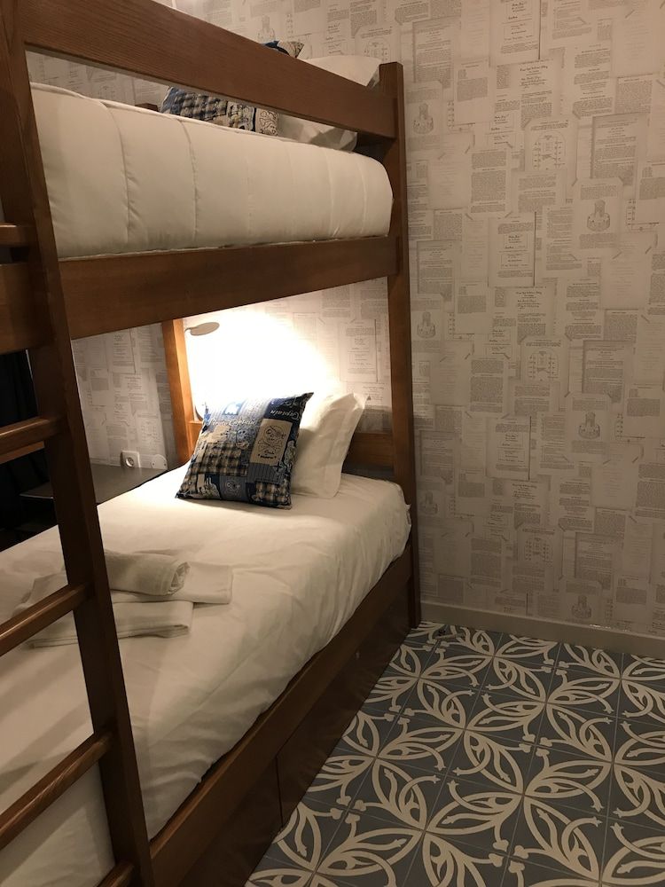 Royal Beach Hostel & Suites Shared Dormitory 9