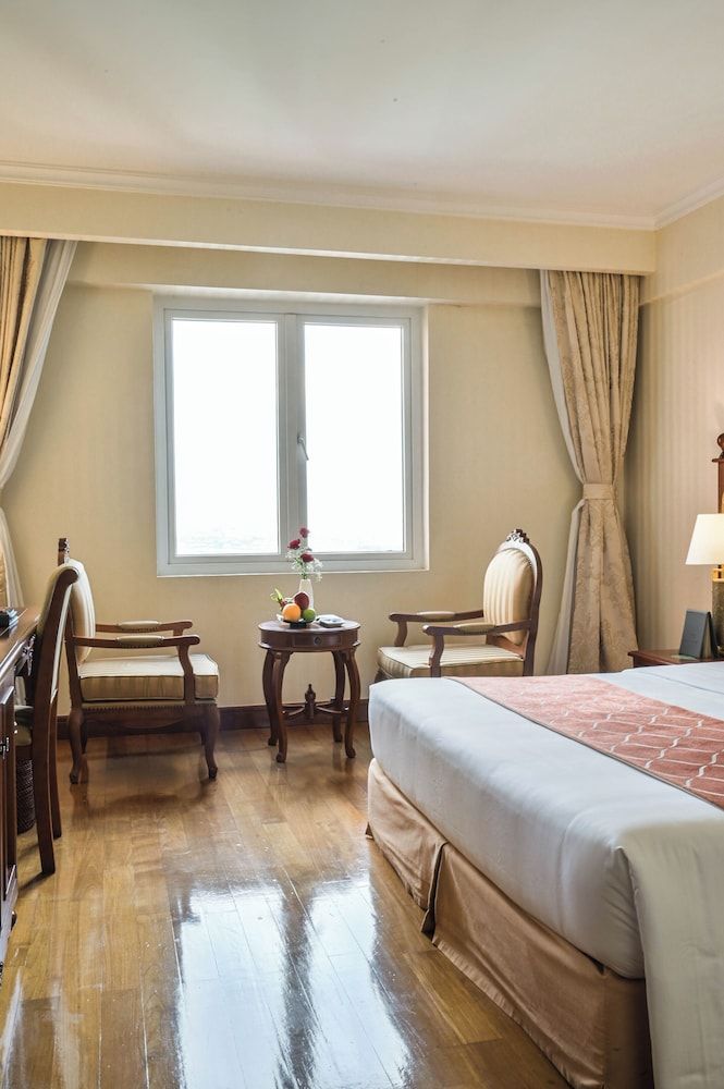 Hotel Grand Saigon Premium Deluxe King 2