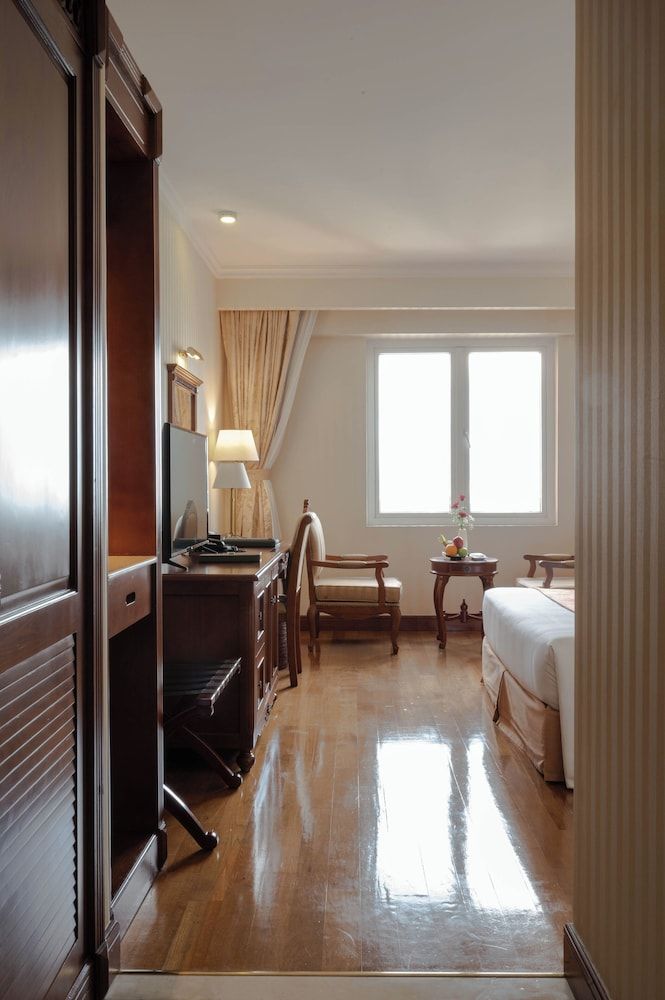 Hotel Grand Saigon Premium Deluxe King 9