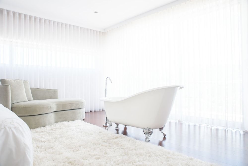 Deep Soaking Bathtub