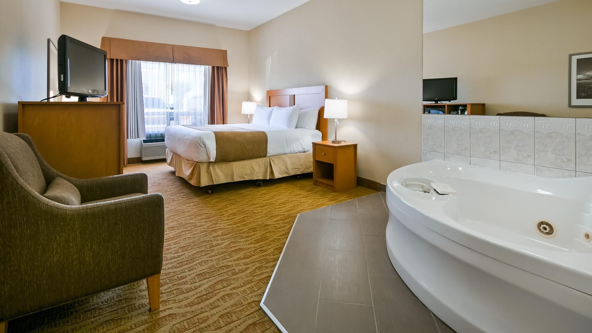 Suite - 1 King Bed, Nonsmoking, Hot Tub