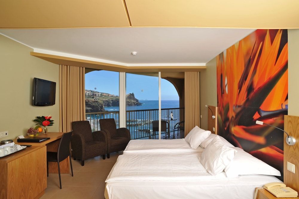 Classic Twin Room, Partial Sea View