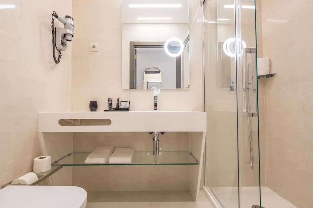 MeraPrime Gold Design Hotel Standard Twin Room 8