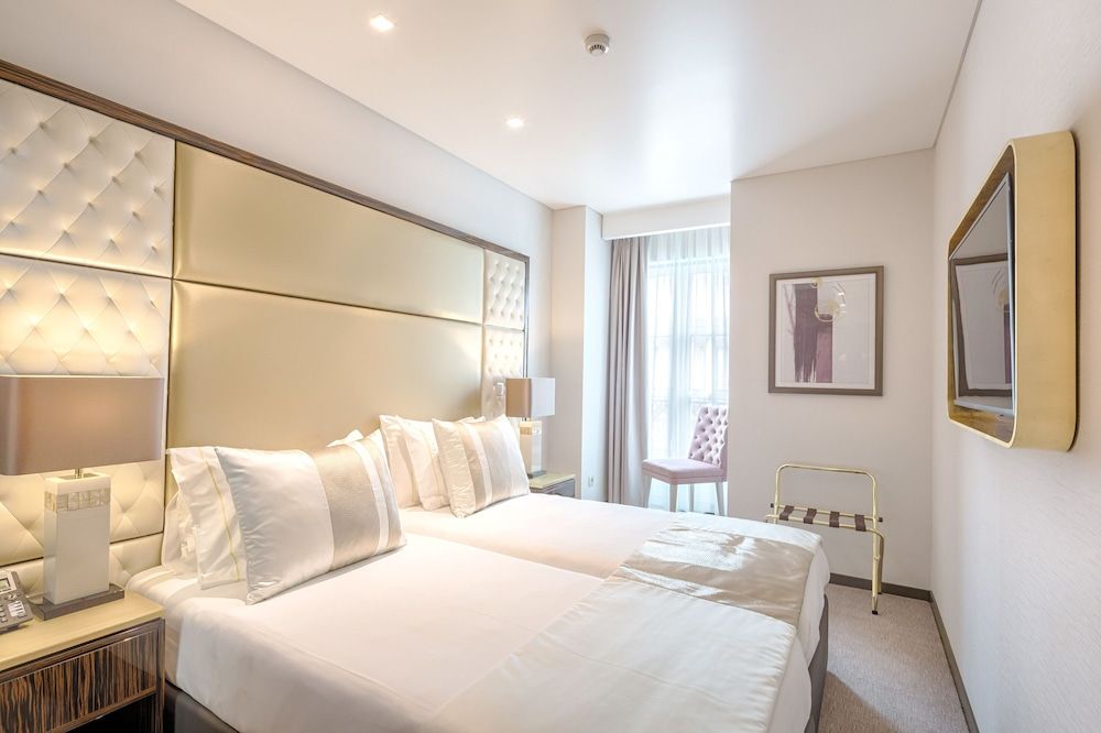 MeraPrime Gold Design Hotel Standard Twin Room 5