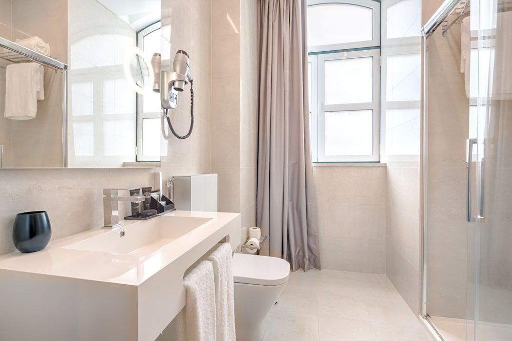 MeraPrime Gold Design Hotel Standard Twin Room 7