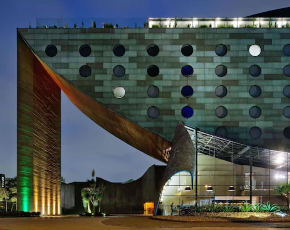 undefined Hotel Unique 9