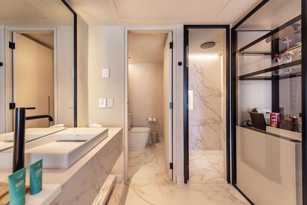 Hotel Unique Deluxe Room 5