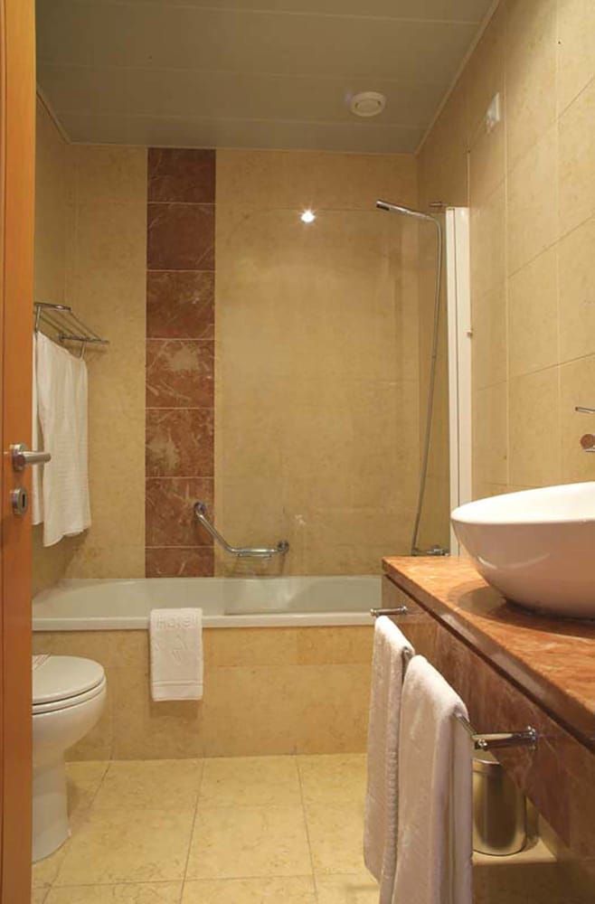 undefined America Diamonds Hotel 6